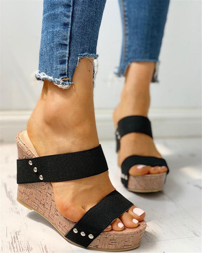 RETRO-CHIC black wedges