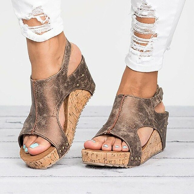 RETRO CHIC WEDGE GLADIATOR SANDALS BROWN